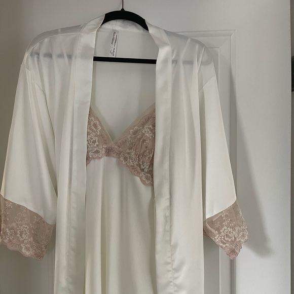 Bridal Robe and slip - Picture 1 of 4